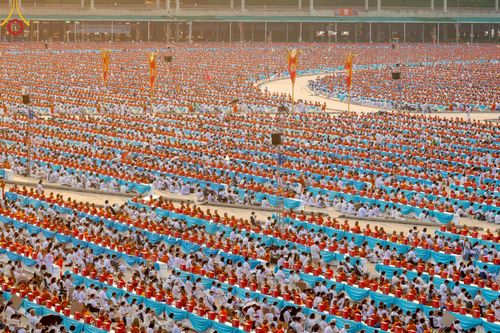 ภาพ No.221654:วันอังคารที่ 22 เมษายน พ.ศ. 2568 ภาพพิธีถวายมหาสังฆทานคณะสงฆ์ 40,000 กว่าวัดทั่วประเทศ เนื่องในวันคุ้มครองโลก ชุดที่ 2 (ปลื้มให้สมการรอคอย) ณ ลานธรรมพระมหาธรรมกายเจดีย์ วัดพระธรรมกาย