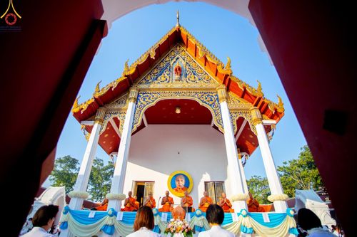 ภาพ No.197733:พิธีตักบาตรพระธรรมยาตรา ณ อนุสรณ์สถานลำดับที่ 4 สถานที่เกิดด้วยกายธรรม วัดโบสถ์(บน) ต.บางคูเวียง จ.นนทบุรี ในโครงการธรรมยาตรา กตัญญูบูชา มหาปูชนียาจารย์ พระมงคลเทพมุนี(สด จนฺทสโร) พระผู้ปราบมาร อนุสรณ์สถาน 7 แห่ง ปีที่ 13 วันที่ 19 มกราคม พ.ศ. 2568