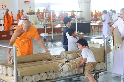 ภาพ No.177466:พิธีถวายภัตตาหารเมนูสวรรค์ และพิธีบุพเปตพลี ครั้งที่ 158 ร่วมอุทิศบุญแด่หมู่ญาติที่ล่วงลับไปแล้ว และสืบทอดอายุพระพุทธศาสนา ณ วัดพระธรรมกาย วันที่ 30 พฤศจิกายน พ.ศ.2567 (วันพระ แรม 15 ค่ำ เดือน 12)