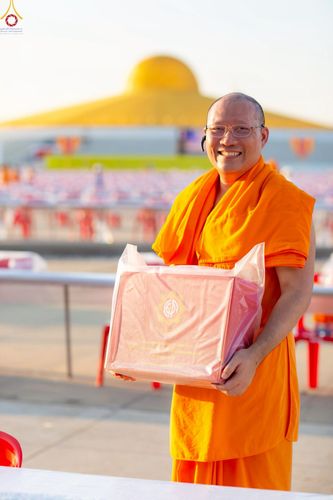 ภาพ No.225150:วันที่ 20 - 27 เมษายน พ.ศ. 2568 "ภาพแห่งความปลื้มที่ไม่มีวันจบ" คณะสงฆ์สามเณร เจ้าหน้าที่ และสาธุชน ร่วมแรงร่วมใจกันเตรียมงานและเก็บงาน เพื่อวันคุ้มครองโลก พิธีถวายมหาสังฆทานคณะสงฆ์ 40,000 กว่าวัดทั่วประเทศ