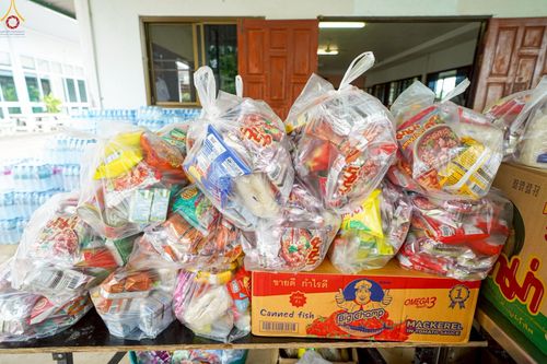 ภาพ No.235492:วันที่ 30-31 กรกฎาคม พ.ศ. 2568 วัดพระธรรมกาย มูลนิธิธรรมกาย ร่วมกับศูนย์ส่งเสริมศีลธรรมจังหวัดสุรินทร์ เปิดศูนย์พักพิงชั่วคราวเพื่อช่วยเหลือประชาชน ผู้อพยพจากเหตุปะทะกันตามแนวชายแดน ไทย-กัมพูชา ตั้งแต่วันที่ 24 กรกฎาคม พ.ศ.2568 เป็นต้นไป