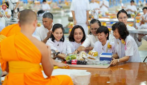 ภาพ No.153059:พิธีถวายภัตตาหารเมนูสวรรค์ ในพรรษาแห่งการเข้าถึงธรรม วันอังคารที่ 10 กันยายน พ.ศ. 2567 ครบรอบ 24 ปี วันละสังขาร คุณยายอาจารย์มหารัตนอุบาสิกาจันทร์ ขนนกยูง ณ หอฉันคุณยายอาจารย์ฯ วัดพระธรรมกาย