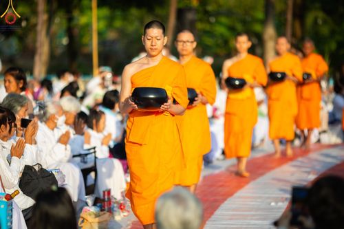 ภาพ No.193051:พิธีตักบาตรพระธรรมยาตรา ณ อนุสรณ์สถานคลองบางนางแท่น อ.สามพราน จ.นครปฐม ในโครงการธรรมยาตรา กตัญญูบูชา มหาปูชนียาจารย์ พระมงคลเทพมุนี(สด จนฺทสโร) พระผู้ปราบมาร อนุสรณ์สถาน 7 แห่ง ปีที่ 13 วันที่ 11 มกราคม พ.ศ.2568
