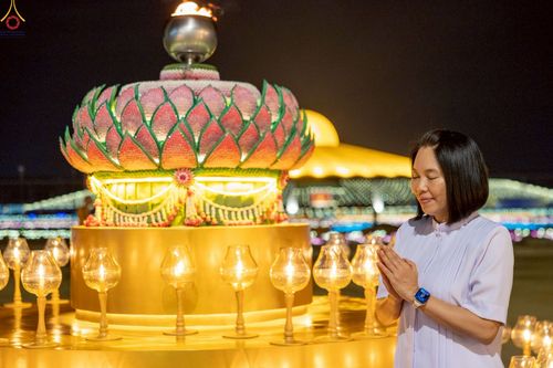 ภาพ No.241072:วันพุธที่ 27 สิงหาคม พ.ศ. 2568 พิธีจุดประทีป ในวันธรรมชัย ณ วัดพระธรรมกาย