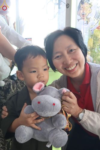 ภาพ No.193959:วัดพระธรรมกาย จัดงานวันเด็กแห่งชาติ ประจำปี พ.ศ.2568 ออกร้านอาหาร 200 ร้าน มอบของขวัญหลายหมื่นชิ้น วันที่ 12 มกราคม พ.ศ. 2568 วัดพระธรรมกาย อ.คลองหลวง จ.ปทุมธานี