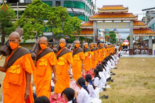 ภาพ No.128579:พิธีอัญเชิญพระบรมสารีริกธาตุ " ใจกลางเมืองนครหาดใหญ่ " เพื่อประดิษฐาน ณ มหารัตนเจดีย์สิริปทุมสวรรค์ (เจดีย์อริยพุทธะ 5 พระองค์) ศูนย์ปฏิบัติธรรมภาคใต้ อ.บางกล่ำ จ.สงขลา  วันที่ 9 มีนาคม พ.ศ. 2567 (ชุดที่ 2)