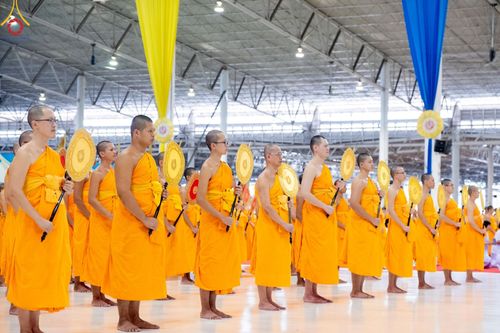 ภาพ No.153290:พิธีมุทิตาสักการะ พระภิกษุ-สามเณร ผู้สอบไล่ได้เปรียญธรรม ประโยค 1-2 ถึงประโยค ป.ธ.9 และบาลีศึกษา ประโยค1-2 ถึง บ.ศ.9 , พิธีมอบดวงแก้วสามเณรผู้ทรงบาลีไวยากรณ์ วัดพระธรรมกาย และ ศูนย์ส่งเสริมศีลธรรมในประเทศและต่างประเทศ วันอาทิตย์ที่ 8 กันยายน พ.ศ.2567