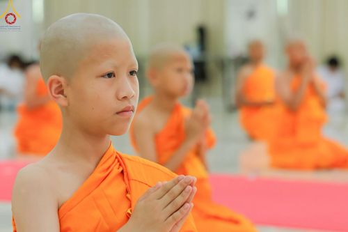 ภาพ No.216281:วันเสาร์ที่ 5 เมษายน พ.ศ. 2568 พิธีตัดปอยผม พิธีขอขมาผู้ปกครอง พิธีขอขมามอบผ้าไตร พิธีบรรพชา พิธีถวายบาตรสามเณร ณ ศูนย์ปฏิบัติธรรมและศูนย์อบรมเยาวชนเพชรบุรี ต.ท่าแลง อ.ท่ายาง จ.เพชรบุรี