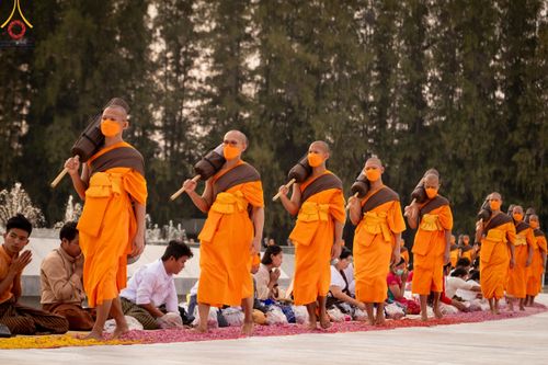 ภาพ No.120407:พิธีต้อนรับพระธรรมยาตรา ในโครงการธรรมยาตรา กตัญญูบูชา มหาปูชนียาจารย์ พระมงคลเทพมุนี(สด จนฺทสโร) พระผู้ปราบมาร อนุสรณ์สถาน 7 แห่ง ปีที่ 12 วันที่ 28 มกราคม พ.ศ. 2567 ณ วัดพระธรรมกาย จ.ปทุมธานี (ชุดที่ 2)