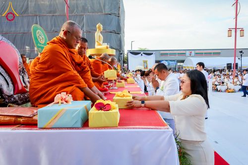 ภาพ No.313879:วันอาทิตย์ที่ 14 มีนาคม พ.ศ. 2569 ทำบุญเมืองหาดใหญ่ตักบาตรพระ 1,109 รูป เติมบุญใหญ่ หลังวิกฤตมหาอุทกภัย ณ ซุ้มประตูไชน่าทาวน์ ถนนศุภสารรังสรรค์ อ.หาดใหญ่ จ.สงขลา