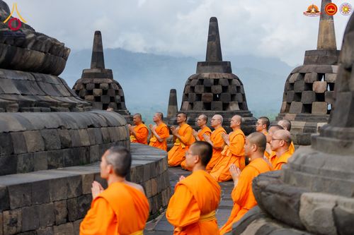 ภาพ No.280093:วันที่ 31 ธันวาคม พ.ศ. 2568 เดินธรรมยาตราที่บรมพุทธโธ อินโดนีเซีย