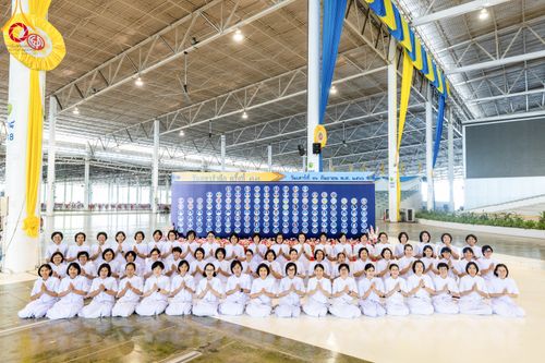 ภาพ No.87954:พิธีรำลึกนักสร้างบารมี ในวันมหารำลึกครั้งที่ 33 วันเสาร์ที่ 16 กันยายน พ.ศ. 2566 ณ หน้ารัตนบัลลังก์ สภาธรรมกายสากล วัดพระธรรมกาย