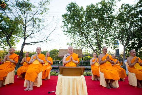 ภาพ No.280889:วันที่ 28 ธันวาคม พ.ศ.2568 กิจกรรมเก็บดอกแพงรวย ณ ทุ่งสวรรค์ตะวันฉาย วัดพระธรรมกาย