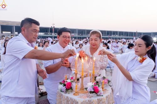 ภาพ No.307626:วันที่ 31 มกราคม พ.ศ. 2569 พิธีจุดประทีปธรรมถวายเป็นพุทธบูชา  และบูชาธรรมมหาปูชนียาจารย์ (ภาพชุดที่ 2) ณ วัดพระธรรมกาย ปทุมธานี ในโครงการธรรมยาตรา กตัญญูบูชา มหาปูชนียาจารย์ พระมงคลเทพมุนี(สด จนฺทสโร) พระผู้ปราบมาร อนุสรณ์สถาน 7 แห่ง ปีที่ 14