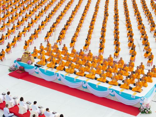 ภาพ No.302580:วันที่ 24 มกราคม พ.ศ. 2569 พิธีตักบาตรพระธรรมยาตรา(ภาพชุดที่ 2) ณ อนุสรณ์สถานลำดับที่ 5 สถานที่เผยแผ่วิชชาธรรมกายครั้งแรก อนุสรณ์สถานบางปลา วัดบางปลา อำเภอบางเลน จังหวัดนครปฐม ในโครงการธรรมยาตรา กตัญญูบูชา มหาปูชนียาจารย์ พระมงคลเทพมุนี(สด จนฺทสโร) พระผู