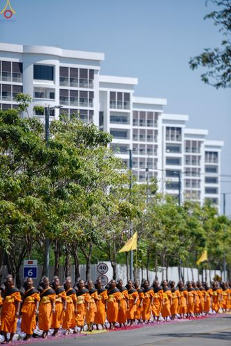 ภาพ No.304562:วันที่ 25 มกราคม พ.ศ. 2569 พิธีต้อนรับพระธรรมยาตรา (ภาพชุดที่ 2) รร.สามัคคีราษฏร์บำรุง-วัดพระธรรมกาย ในโครงการธรรมยาตรา กตัญญูบูชา มหาปูชนียาจารย์ พระมงคลเทพมุนี(สด จนฺทสโร) พระผู้ปราบมาร อนุสรณ์สถาน 7 แห่ง ปีที่ 14