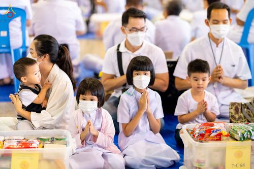 ภาพ No.76757:พิธีตักบาตรข้าวสารอาหารแห้ง  ณ บ้านแก้วเรือนทองคุณยายฯ สภาธรรมกายสากล  วัดพระธรรมกาย จ.ปทุมธานี  ในวันอาทิตย์ต้นเดือนที่ 6 มีนาคม พ.ศ. 2566