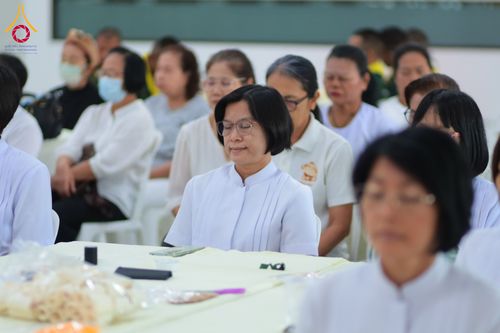 ภาพ No.327450:วันศุกร์ที่ 1 พฤษภาคม พ.ศ. 2569 รวมใจพสกนิกรชาวอำเภอคลองหลวง ประดิษฐ์ดอกไม้จันทน์ เพื่อใช้ในพิธีถวายดอกไม้จันทน์ในงานพระราชพิธีถวายพระเพลิงพระบรมศพ สมเด็จพระนางเจ้าสิริกิติ์ พระบรมราชินีนาถ พระบรมราชชนนีพันปีหลวง ณ วัดพระธรรมกาย