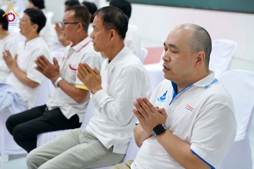 ภาพ No.294235:วันอาทิตย์ที่ 14 ธันวาคม พ.ศ.2568 พิธีเจริญพระพุทธมนต์สมโภชดวงแก้วลูกนิมิตเอก และดวงแก้วนิมิตปฏิบัติธรรม อัญเชิญประดิษฐาน  ณ วัดพระธรรมกายในประเทศสหรัฐอเมริกาและประเทศเยอรมนี 7 แห่ง ณ อาคารปลูกศรัทธา 2 วัดพระธรรมกาย