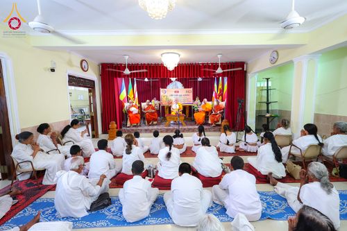 ภาพ No.317783:วันที่ 1 เมษายน พ.ศ. 2569 พิธีสวดธัมมจักกัปปวัตตนสูตรนานาชาติ ในวันพระใหญ่ ขึ้น 15 ค่ำ เดือน 5 (Poya Day)  ณ ศรีธรรมนันทะปิริเวนะ เเละ  วัดวิมลวิหาร นาวละ ประเทศศรีลังกา