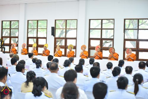 ภาพ No.344218:วันที่ 12 สิงหาคม พ.ศ. 2569  พสกนิกรชาวอำเภอคลองหลวง พร้อมใจร่วมพิธีสวดพระพุทธมนต์และทำบุญตักบาตรถวายพระราชกุศล เนื่องในวันคล้ายวันพระราชสมภพ สมเด็จพระบรมราชชนนีพันปีหลวง และวันแม่แห่งชาติ 12 สิงหาคม 2569