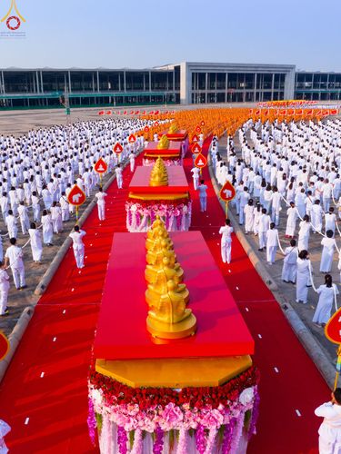 ภาพ No.79131:พิธีอัญเชิญองค์พระบรมพุทธเจ้า 24 องค์ เวียนประทักษิณรอบพระมหาธรรมกายเจดีย์ ณ วัดพระธรรมกาย  วันที่ 2 เมษายน พ.ศ. 2566