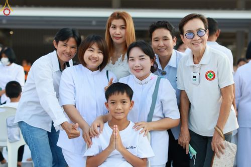 ภาพ No.78445:พิธีตัดปอยผม โครงการหน่อแก้วเปรียญธรรมรุ่นที่ 11  วันที่ 26 มีนาคม พ.ศ.2566  ณ หมู่กุฏิสามเณร อาคารค่ายจองแชมป์ วัดพระธรรมกาย