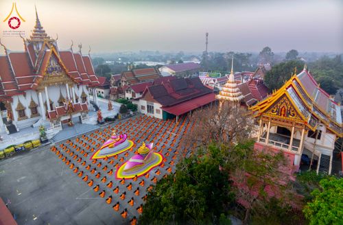 ภาพ No.297323:วันที่ 15 มกราคม พ.ศ.2569 พระธรรมยาตราปฏิบัติธรรมและถ่ายภาพหมู่ประวัติศาสตร์ อนุสรณ์สถานลำดับที่ 4 สถานที่เกิดด้วยกายธรรม  ณ วัดโบสถ์บน ต.บางคูเวียง จ.นนทบุรี ในโครงการธรรมยาตรา กตัญญูบูชา มหาปูชนียาจารย์ พระมงคลเทพมุนี(สด จนฺทสโร) พระผู้ปราบมาร อนุสรณ์ส