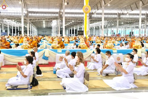 ภาพ No.85292:พิธีมุทิตาสักการะพระภิกษุ ผู้สอบได้เปรียญธรรม ๙ ประโยคระดับโลก, พิธีมอบโล่เกียรติยศและทุนการศึกษา สำนักเรียนบาลีดีเด่นทั่วประเทศ ในวันสมาธิโลก อาทิตย์ที่ 6 สิงหาคม พ.ศ. 2566 ณ สภาธรรมกายสากล วัดพระธรรมกาย