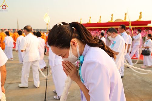 ภาพ No.79191:พิธีอัญเชิญองค์พระบรมพุทธเจ้า 24 องค์ เวียนประทักษิณรอบพระมหาธรรมกายเจดีย์ ณ วัดพระธรรมกาย  วันที่ 2 เมษายน พ.ศ. 2566