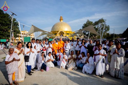 ภาพ No.283775:วันที่ 6-7 ธันวาคม พ.ศ. 2568  พิธีรับมอบหนังสือแสดงเจตจำนงถวายสิทธิครอบครองและใช้ประโยชน์วัดสันติวัน เมืองนาคปูร์  พิธีจุดโคมประทีปถวายเป็นพุทธบูชา และอุทิศบุญกุศลแด่ ดร.บี.อาร์. อัมเบดการ์  พิธีบูชาข้าวพระถ่ายทอดสดจากประเทศไทย