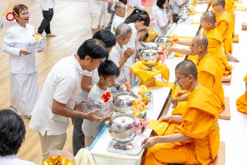 ภาพ No.310730:วันอาทิตย์ที่ 22 กุมภาพันธ์ พ.ศ. 2569 พิธีถวายโคมมาฆประทีป ณ ห้องแก้วสารพัดนึก 2 วัดพระธรรมกาย จ.ปทุมธานี