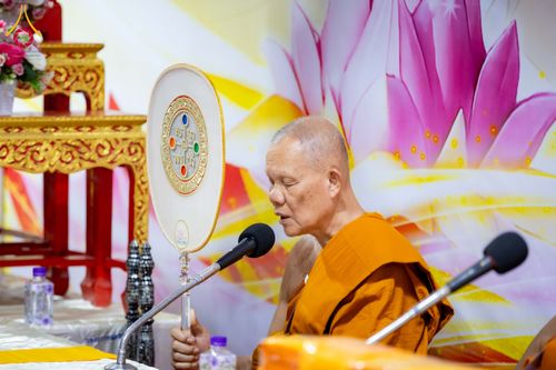 ภาพ No.303348:วันที่ 23 มกราคม พ.ศ. 2569 พิธีเจริญพุทธมนต์ปฏิบัติธรรม มอบทุนการศึกษา  ถวายสังฆทาน 109 วัด เพื่อถวายเป็นพุทธบูชา เพื่อขับเคลื่อนโครงการหมู่บ้านรักษาศีล 5 โดยคณะสงฆ์จังหวัดนครปฐม คณะศิษยานุศิษย์วัดพระธรรมกาย โครงการธรรมยาตรา ปีที่ 14 ณ วัดบางปลา อำเภอบาง