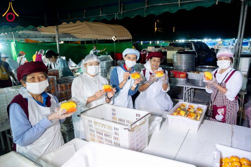 ภาพ No.300951:วันที่ 23 มกราคม พ.ศ. 2569 พิธีถวายภัตตาหารเป็นสังฆทาน แด่พระธรรมยาตรา ณ อนุสรณ์สถานบางปลา วัดบางปลา อำเภอบางเลน จังหวัดนครปฐม ในโครงการธรรมยาตรา กตัญญูบูชา มหาปูชนียาจารย์ พระมงคลเทพมุนี(สด จนฺทสโร) พระผู้ปราบมาร อนุสรณ์สถาน 7 แห่ง ปีที่ 14