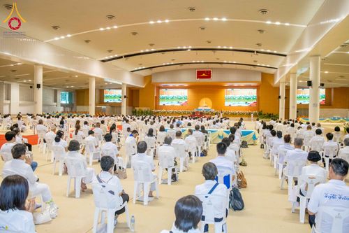 ภาพ No.324396:วันอาทิตย์ที่ 19 เมษายน พ.ศ.2569 กิจกรรมงานบุญวันอาทิตย์ สาธุชนปฏิบัติธรรมร่วมกัน ณ ห้องแก้วสารพัด 1 วัดพระธรรมกาย ปทุมธานี