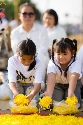 ภาพ No.287425:วันที่ 3 มกราคม พ.ศ. 2569 พิธีต้อนรับพระธรรมยาตรา ในโครงการธรรมยาตรา กตัญญูบูชา มหาปูชนียาจารย์ พระมงคลเทพมุนี(สด จนฺทสโร) พระผู้ปราบมาร อนุสรณ์สถาน 7 แห่ง ปีที่ 14 ณ อนุสรณ์สถานมหาวิหารพระมงคลเทพมุนี (โลตัสแลนด์) อ.สองพี่น้อง จ.สุพรรณบุรี