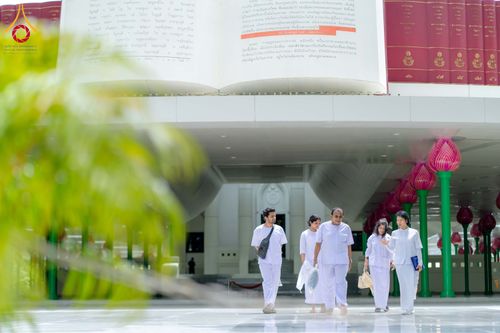 ภาพ No.340379:วันที่  12 - 22 กรกฎาคม พ.ศ.2569 ชาวต่างชาติจากประเทศกัวเตมาลา รัสเซีย เซอร์เบีย เยอรมัน อเมริกา สเปน สิงคโปร์ และศรีลังกา  เยี่ยมชมวัด เรียนรู้วิธีการนั่งสมาธิ และกราบสักการะพระมหาธรรมกายเจดีย์ ณ วัดพระธรรมกาย