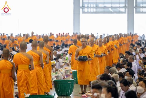 ภาพ No.308475:วันที่ 1 กุมภาพันธ์ พ.ศ. 2569 พิธีตักบาตรข้าวสารอาหารแห้ง ณ บ้านแก้วเรือนทองคุณยาย สภาธรรมกายสากล วัดพระธรรมกาย