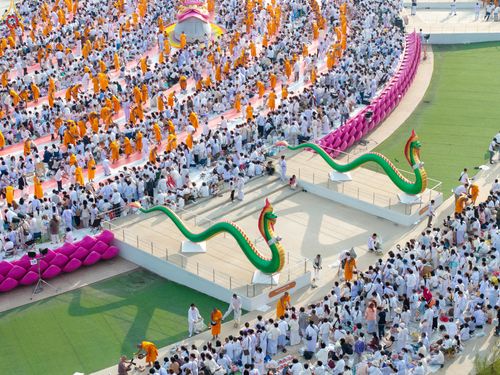 ภาพ No.302729:วันที่ 24 มกราคม พ.ศ. 2569 พิธีตักบาตรพระธรรมยาตรา(ภาพชุดที่ 2) ณ อนุสรณ์สถานลำดับที่ 5 สถานที่เผยแผ่วิชชาธรรมกายครั้งแรก อนุสรณ์สถานบางปลา วัดบางปลา อำเภอบางเลน จังหวัดนครปฐม ในโครงการธรรมยาตรา กตัญญูบูชา มหาปูชนียาจารย์ พระมงคลเทพมุนี(สด จนฺทสโร) พระผู