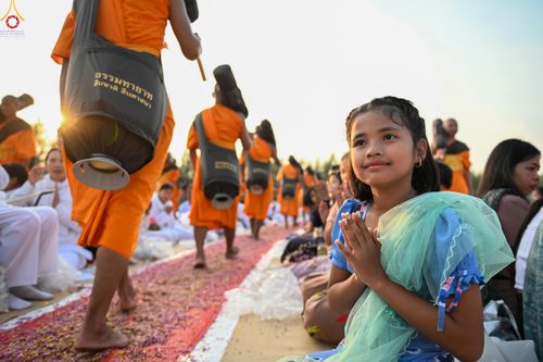 ภาพ No.299625:วันที่ 18 มกราคม พ.ศ. 2569 พิธีต้อนรับพระธรรมยาตรา (ภาพชุดที่ 2) ณ อนุสรณ์สถานลำดับที่ 5  สถานที่เผยแผ่วิชชาธรรมกายครั้งแรก อนุสรณ์สถานบางปลา วัดบางปลา อำเภอบางเลน จังหวัดนครปฐม ในโครงการธรรมยาตรา กตัญญูบูชา มหาปูชนียาจารย์ พระมงคลเทพมุนี(สด จนฺทสโร) พระ