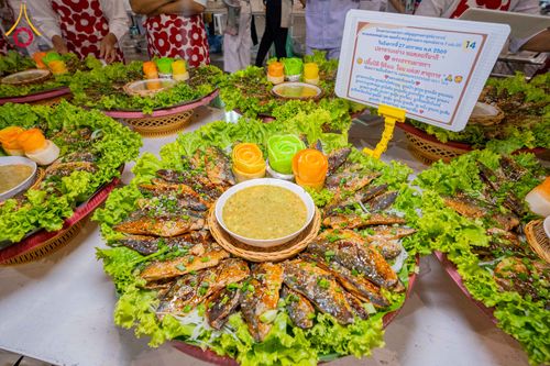 ภาพ No.303585:วันที่ 27 มกราคม พ.ศ. 2569 พิธีถวายภัตตาหารเป็นสังฆทาน แด่พระธรรมยาตรา ณ วัดพระธรรมกาย  จังหวัดปทุมธานี ในโครงการธรรมยาตรา กตัญญูบูชา มหาปูชนียาจารย์ พระมงคลเทพมุนี(สด จนฺทสโร) พระผู้ปราบมาร อนุสรณ์สถาน 7 แห่ง ปีที่ 14