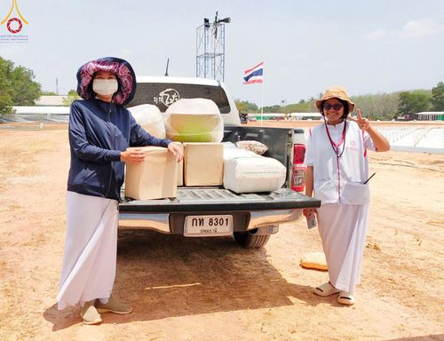 ภาพ No.130166:V.34 เพื่อธรรมเพื่อบางกล่ำ การรับบุญของเจ้าหน้าที่หน่วยงานต่างๆ  เพื่องานธรรมยาตราอัญเชิญพระบรมสารีริกธาตุ ประดิษฐาน ณ มหารัตนเจดีย์สิริปทุมสวรรค์ (เจดีย์อริยพุทธะ 5 พระองค์) ณ ศูนย์ปฏิบัติธรรมภาคใต้ อ.บางกล่ำ จ.สงขลา ระหว่างวันที่ 9-10 มีนาคม พ.ศ. 2567