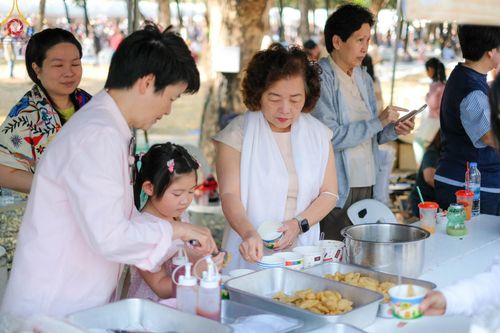 ภาพ No.194027:วัดพระธรรมกาย จัดงานวันเด็กแห่งชาติ ประจำปี พ.ศ.2568 ออกร้านอาหาร 200 ร้าน มอบของขวัญหลายหมื่นชิ้น วันที่ 12 มกราคม พ.ศ. 2568 วัดพระธรรมกาย อ.คลองหลวง จ.ปทุมธานี