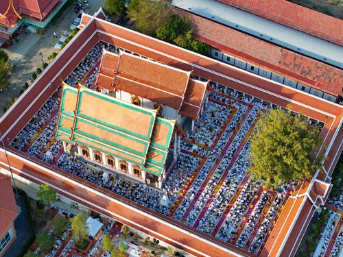 ภาพ No.193420:พิธีต้อนรับพระธรรมยาตรา ณ อนุสรณ์สถาน สถานที่เกิดในเพศสมณะ วัดสองพี่น้อง อำเภอสองพี่น้อง จังหวัดสุพรรณบุรี ในโครงการธรรมยาตรา กตัญญูบูชา มหาปูชนียาจารย์ พระมงคลเทพมุนี(สด จนฺทสโร) พระผู้ปราบมาร อนุสรณ์สถาน 7 แห่ง ปีที่ 13 วันที่ 11 มกราคม พ.ศ. 2568