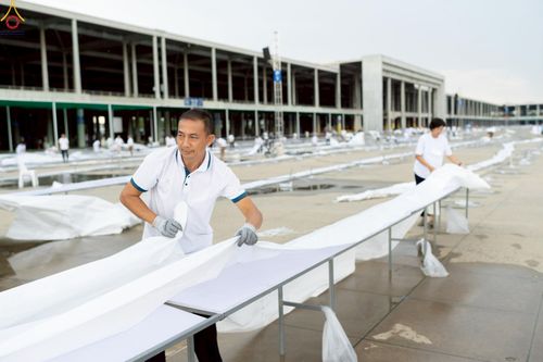 ภาพ No.225218:วันที่ 20 - 27 เมษายน พ.ศ. 2568 "ภาพแห่งความปลื้มที่ไม่มีวันจบ" คณะสงฆ์สามเณร เจ้าหน้าที่ และสาธุชน ร่วมแรงร่วมใจกันเตรียมงานและเก็บงาน เพื่อวันคุ้มครองโลก พิธีถวายมหาสังฆทานคณะสงฆ์ 40,000 กว่าวัดทั่วประเทศ