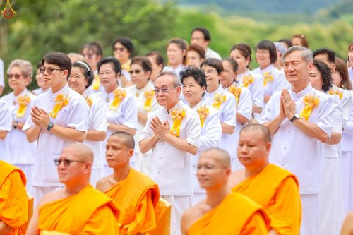 ภาพ No.239337:วันอาทิตย์ที่ 17 สิงหาคม พ.ศ. 2568 พิธีอัญเชิญรูปเหมือนพระมงคลเทพมุนี (สด จันทสโร) ณ ศาลากลางจังหวัดเลย ถึงลานพญานาค สวนสาธารณะกุดป่อง อ.เมือง จ.เลย