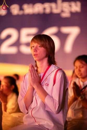 ภาพ No.109736:พิธีจุดประทีปถวายเป็นพุทธบูชา และบูชาธรรมมหาปูชนียาจารย์ วันที่ 10 มกราคม พ.ศ. 2567 ณ อนุสรณ์สถานคลองบางนางแท่น อ.สามพราน จ.นครปฐม