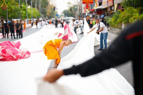 ภาพ No.126933:V.30 เต็มที่ เพื่อโคราช การเตรียมงาน ปฏิบัติงาน และเก็บงาน ของเจ้าหน้าที่หน่วยงานต่างๆ ทุกภาคส่วน เพื่อพิธีทำบุญเมืองนครราชสีมา ฉลอง 556 ปี ตักบาตรพระ 10,000 รูป ในวันเสาร์ที่ 2 มีนาคม พ.ศ.2567 ณ อนุสาวรีย์ท้าวสุรนารี จ.นครราชสีมา จัดโดย คณะสงฆ์จังหวัดนค