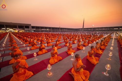 พิธีจุดประทีปถวายเป็นพุทธบูชา และบูชาธรรมมหาปูชนียาจารย์ พระมงคลเทพมุนี(สด จนฺทสโร) ในโครงการธรรมยาตรา กตัญญูบูชา มหาปูชนียาจารย์ พระมงคลเทพมุนี(สด จนฺทสโร) พระผู้ปราบมาร อนุสรณ์สถาน 7 แห่ง ปีที่ 12 วันที่ 31 มกราคม พ.ศ. 2567 ณ วัดพระธรรมกาย จ.ปทุมธานี