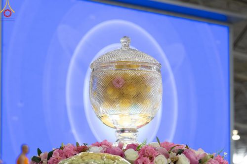 ภาพ No.151325:พิธีบูชาข้าวพระ ในวันอาทิตย์ต้นเดือน วันที่ 1 กันยายน พ.ศ. 2567 ณ สภาธรรมกายสากล วัดพระธรรมกาย